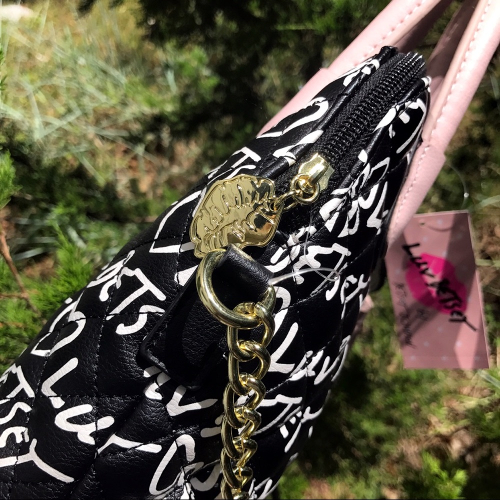 BETSEY JOHNSON White Black Blush Crossbody Bag! 💖 - Picture 3 of 7